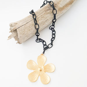 Etched Chain With Daisy