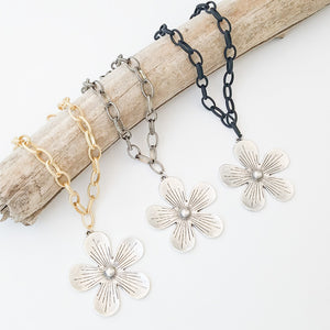 Etched Chain With Daisy