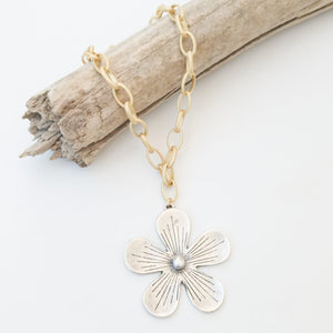 Etched Chain With Daisy